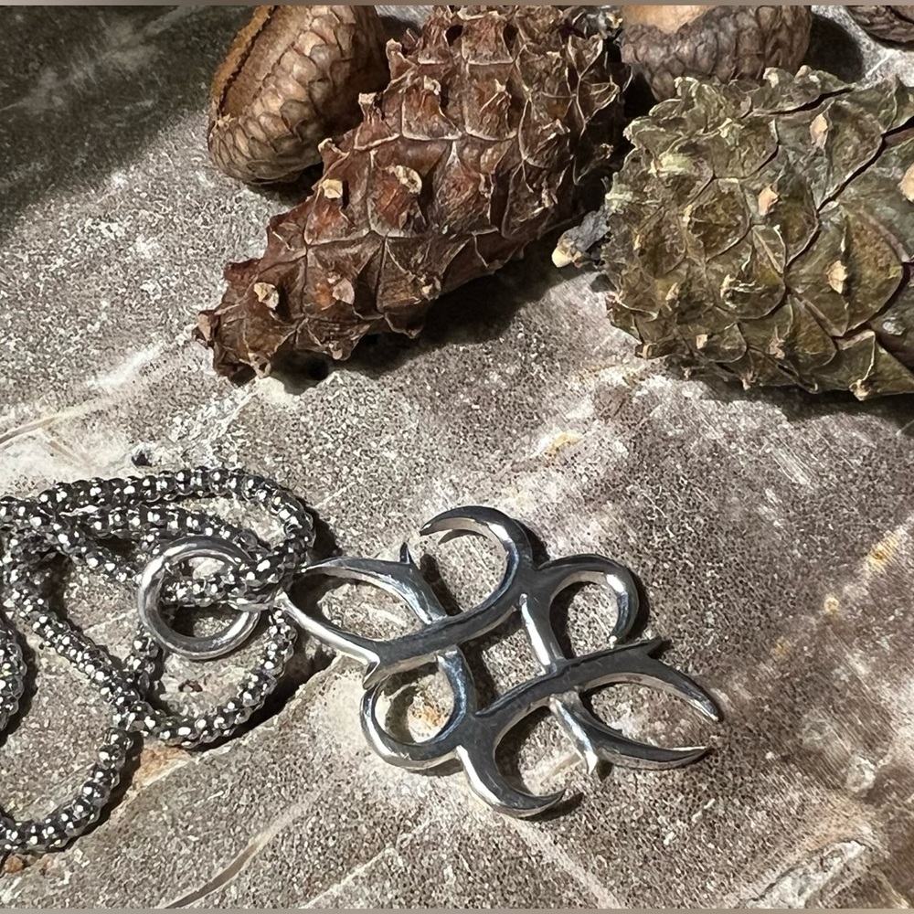 Authentic 925 Silver Celtic Pendant Irish Knot bow infinity in 1.5 “